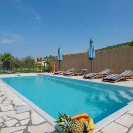 Adorable With Swimming Pool Holiday home