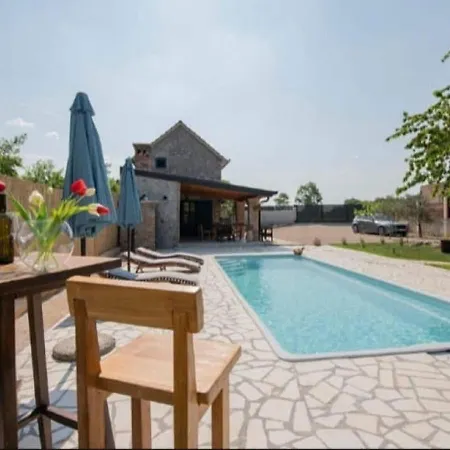Holiday home Adorable With Swimming Pool *