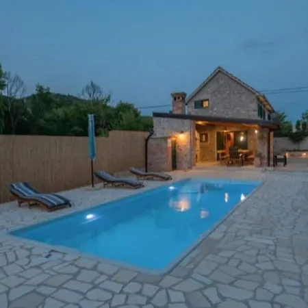 Adorable With Swimming Pool *