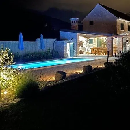Adorable With Swimming Pool Imotski
