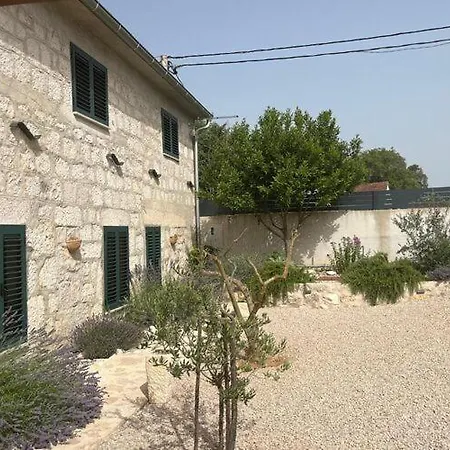 Adorable With Swimming Pool Imotski